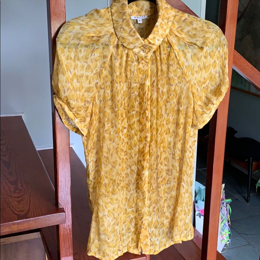 Beautiful silk button down top in great condition